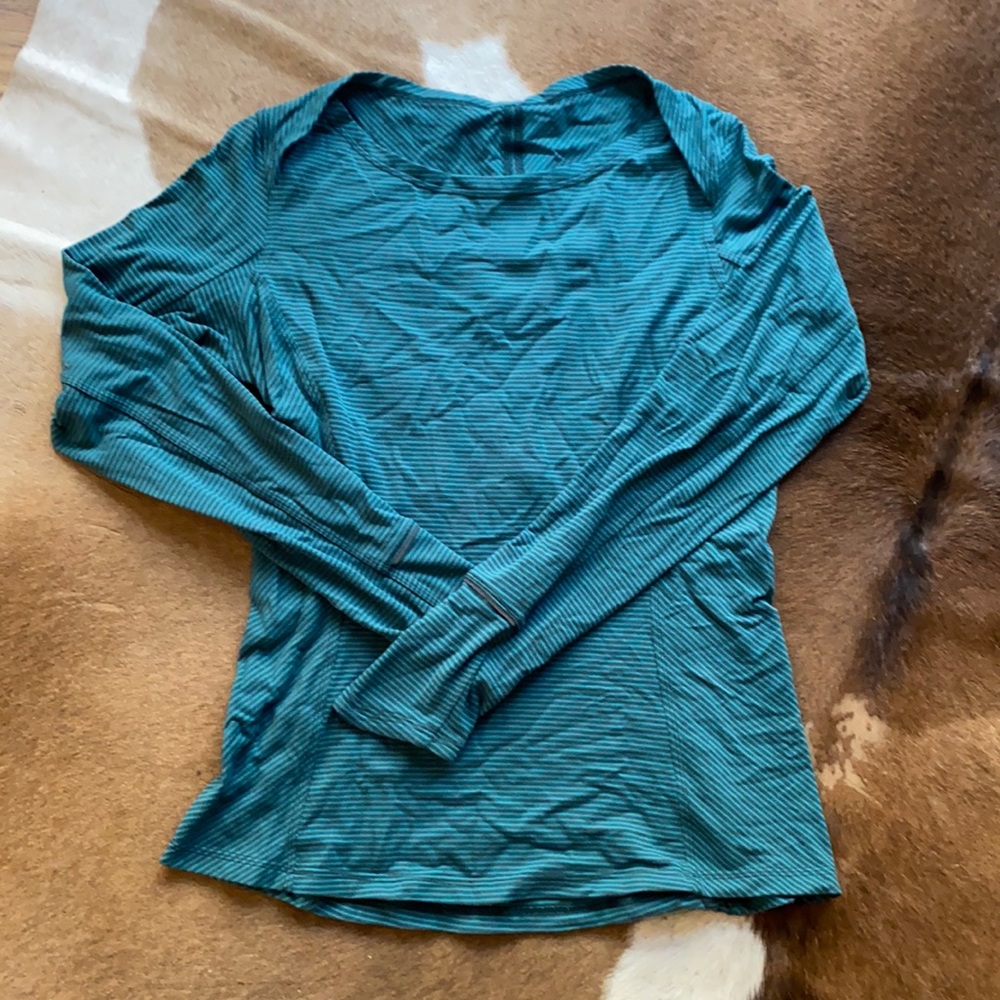Long sleeve athletic shirt